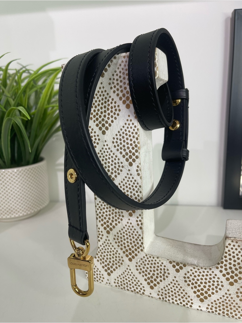 Louis Vuitton Black & Cream Large Monogram Chain Pochette - Picture 9 of 9